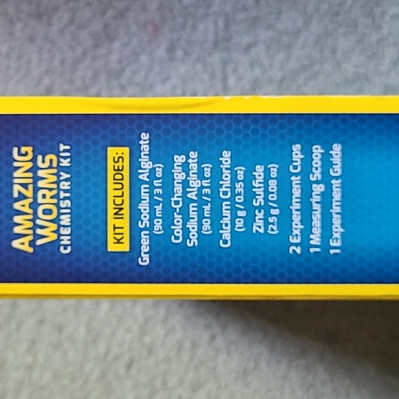 National Geographic Amazing Worms Chemistry Set - Picture 5 of 5